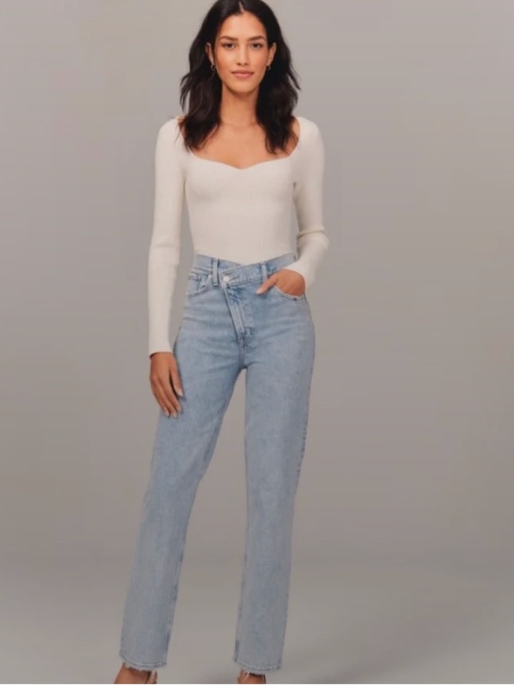 Abercrombie & Fitch “The 90s Straight Ultra High Rise” Jeans